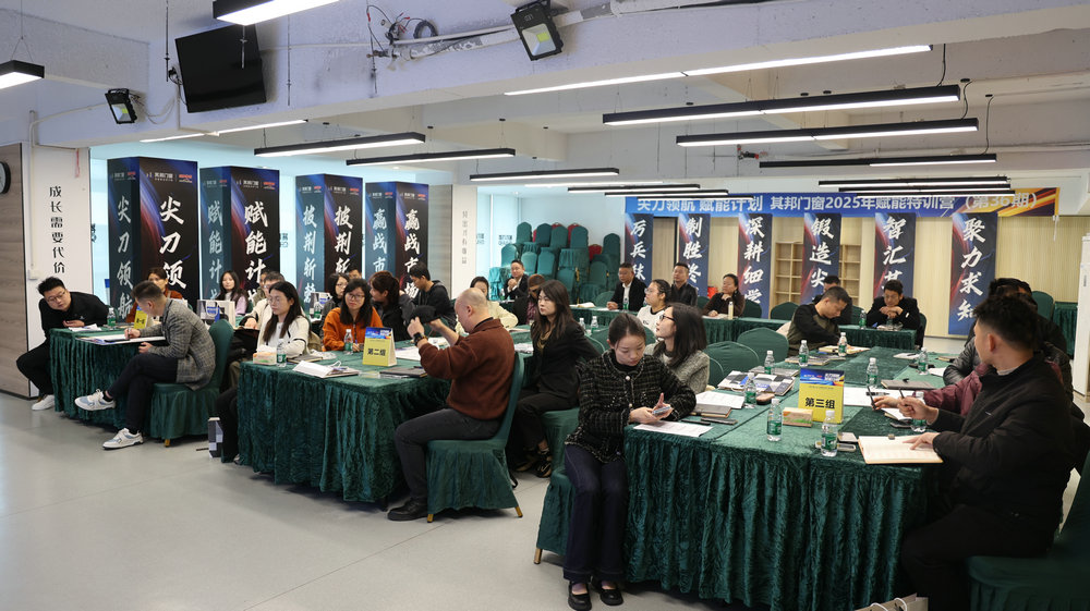 ▲学员们认真听讲